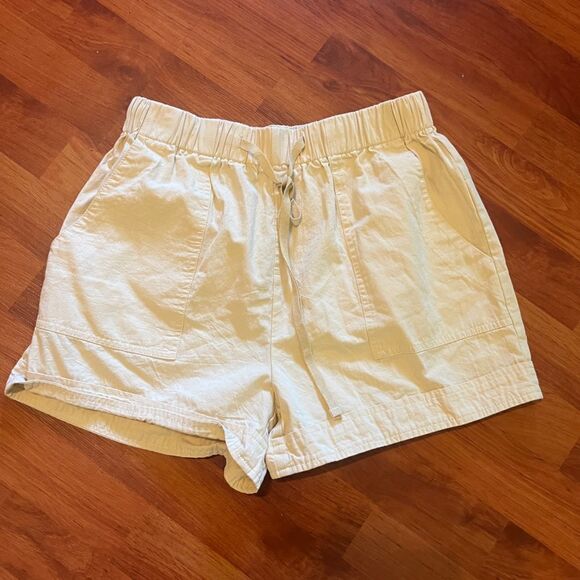 NWOT. 100% Cotton Tan shorts. Size small - Picture 1 of 7